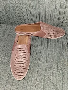 🍉FRYE AND CO. Pink Perforated Slip-On Mules